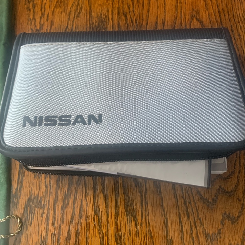 08 Nissan Versa owners manual